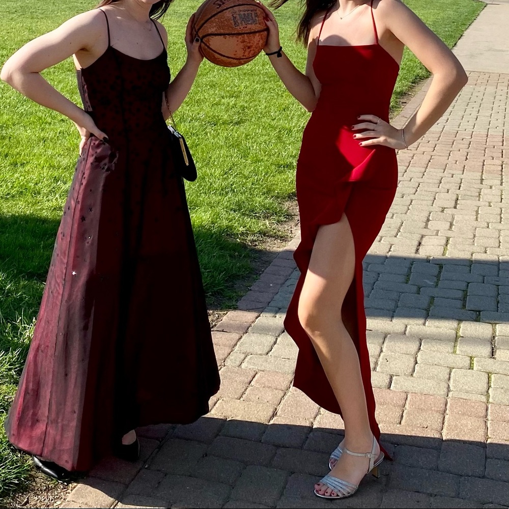PROM/WEDDING DRESS- WINDSOR Stunning Red Tiffany High Slit Formal Dress